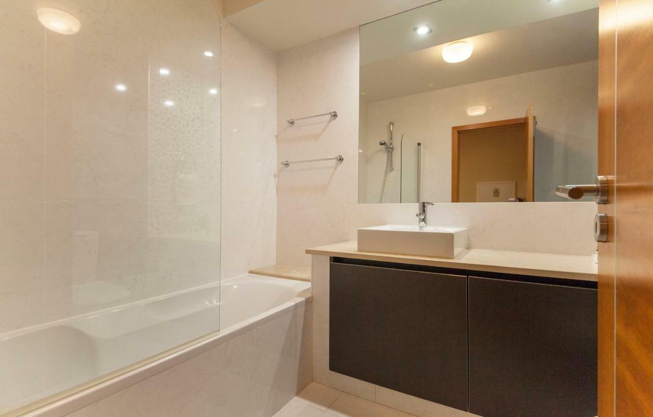 B27 - Luzbay 2 Bed Apartment Εξωτερικό φωτογραφία